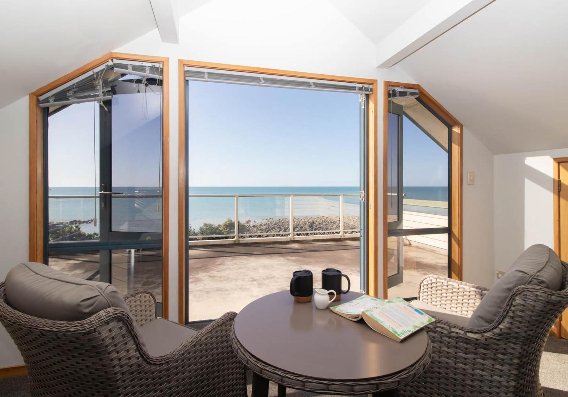Beachfront Bliss On Wanaka Terrace Villa New Plymouth Bagian luar foto